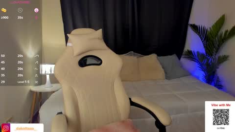 dakottaa__ online show from December 22, 2024, 1:45 am