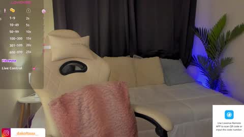 dakottaa__ online show from March 4, 2025, 2:27 am