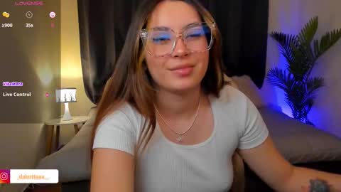 dakottaa__ online show from December 1, 2025, 11:54 pm