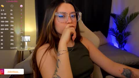 dakottaa__ online show from December 4, 2025, 11:57 pm