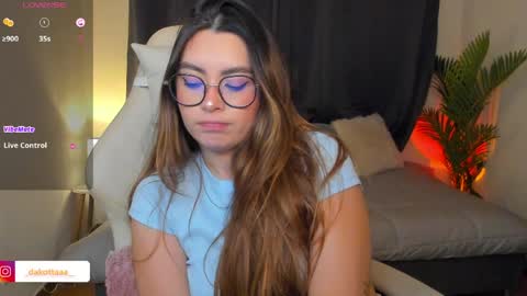 dakottaa__ online show from April 21, 2026, 12:12 am