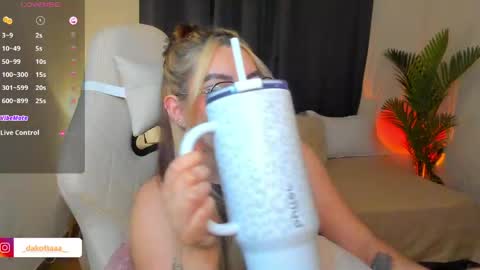 dakottaa__ online show from May 27, 2026, 1:57 am