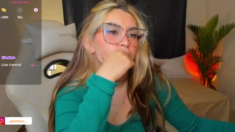 dakottaa__ online show from June 6, 2026, 12:16 am