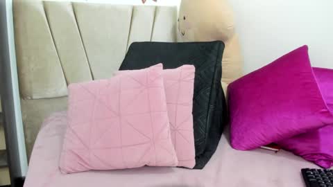  Ren  online show from February 25, 2025, 7:52 am