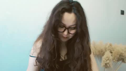 Snapshot of dalidayes chatting on December 4, 2024, 6:33 am Dali online show from December 4, 2024, 6:33 am