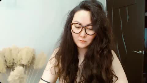 Snapshot of dalidayes chatting on November 12, 2025, 6:14 am Dali online show from November 12, 2025, 6:14 am