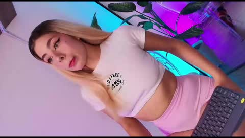 Dalila online show from November 5, 2025, 7:25 pm