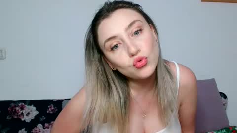 Snapshot of dalyana22 chatting on April 28, 2026, 9:42 pm Maria online show from April 28, 2026, 9:42 pm