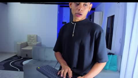 damar_felipe online show from February 11, 2025, 2:03 am