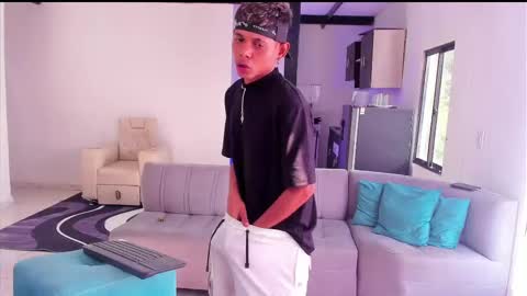 damar_felipe online show from February 12, 2025, 1:37 pm