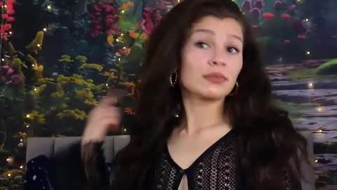 Snapshot of damedefeu chatting on January 13, 2025, 8:37 am damedefeu online show from January 13, 2025, 8:37 am