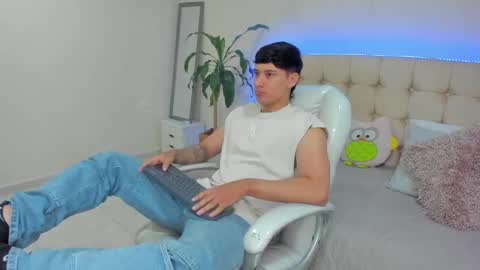 Snapshot of damian23_ chatting on January 10, 2025, 12:15 pm DAMIAN online show from January 10, 2025, 12:15 pm