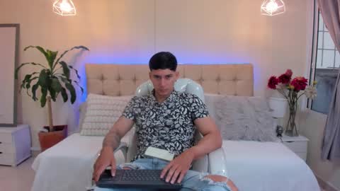 Snapshot of damian23_ chatting on January 13, 2025, 12:35 pm DAMIAN online show from January 13, 2025, 12:35 pm