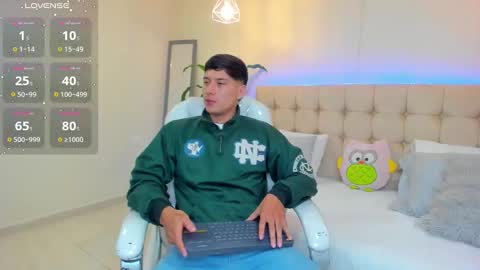 Snapshot of damian23_ chatting on January 18, 2025, 12:36 pm DAMIAN online show from January 18, 2025, 12:36 pm