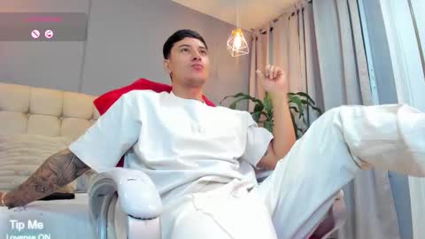 Snapshot of damian23_ chatting on October 17, 2025, 10:29 am DAMIAN online show from October 17, 2025, 10:29 am