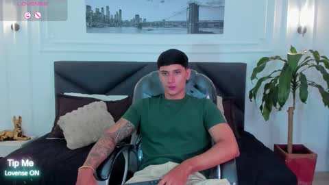 Snapshot of damian23_ chatting on November 10, 2025, 12:48 pm DAMIAN online show from November 10, 2025, 12:48 pm