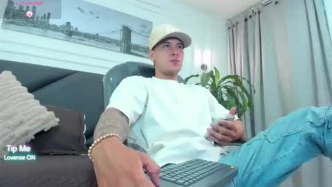 Snapshot of damian23_ chatting on November 12, 2025, 11:21 am DAMIAN online show from November 12, 2025, 11:21 am