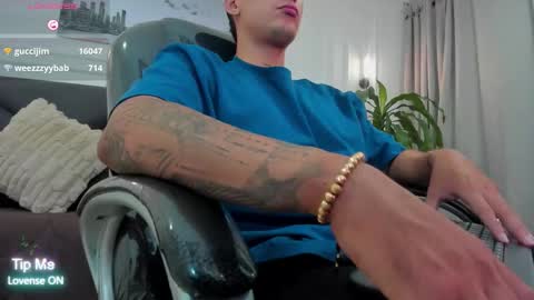 Snapshot of damian23_ chatting on November 13, 2025, 12:04 pm DAMIAN online show from November 13, 2025, 12:04 pm