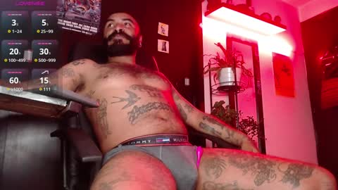 Snapshot of damian_darkside_ chatting on December 6, 2024, 2:24 am Damian online show from December 6, 2024, 2:24 am