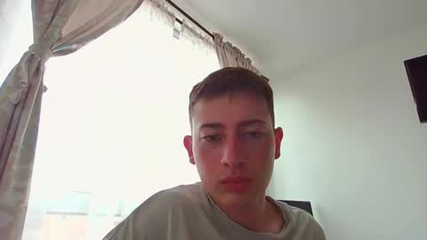 Snapshot of damian_de chatting on February 16, 2025, 9:16 pm damian_de online show from February 16, 2025, 9:16 pm