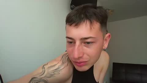 Snapshot of damian_de chatting on February 17, 2025, 10:14 pm damian_de online show from February 17, 2025, 10:14 pm