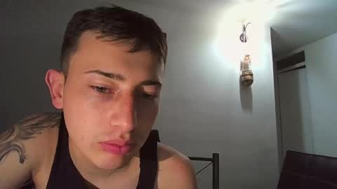 Snapshot of damian_de chatting on February 24, 2025, 11:41 pm damian_de online show from February 24, 2025, 11:41 pm