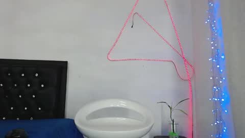 Snapshot of damian_hart_24cm chatting on May 7, 2026, 12:10 pm damian_hart_24cm online show from May 7, 2026, 12:10 pm