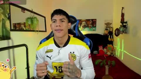Snapshot of damian_latinxxx chatting on April 20, 2026, 3:09 am Damian online show from April 20, 2026, 3:09 am