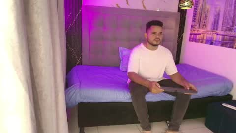 DAMIAN LUX online show from May 12, 2026, 12:13 pm