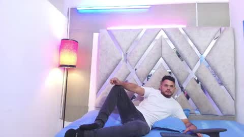 DAMIAN LUX online show from May 24, 2026, 12:21 pm