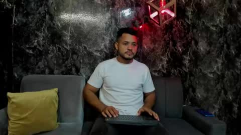DAMIAN LUX online show from May 25, 2026, 4:07 am