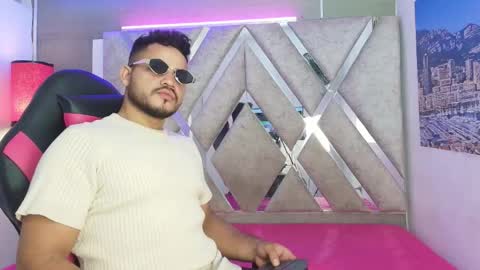 DAMIAN LUX online show from May 29, 2026, 12:25 pm