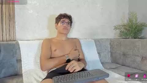 Snapshot of damian_wolff chatting on July 28, 2026, 6:20 pm DAMIAN WOLF online show from July 28, 2026, 6:20 pm