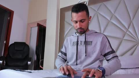 damianlux_ online show from June 4, 2026, 3:01 am