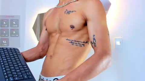 Snapshot of damianlux__ chatting on July 19, 2026, 12:03 am Damian online show from July 19, 2026, 12:03 am