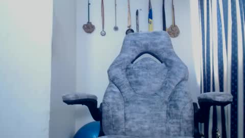 dammuscle online show from September 17, 2025, 3:57 pm