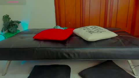 Kary-- independent model Schedule 0530am-1000am colombian time online show from January 27, 2025, 9:22 pm