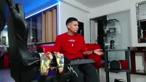 damyan_2003 online show from November 17, 2025, 2:39 am