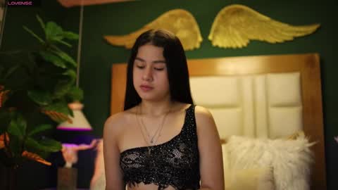 danaa_rouse online show from October 10, 2025, 8:19 pm