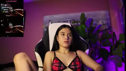 danaa_rouse online show from November 21, 2025, 10:19 pm