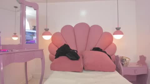    online show from December 13, 2024, 8:47 pm