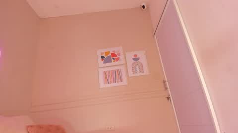 Hi I am Dani online show from November 7, 2025, 11:32 am