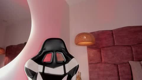 Snapshot of dani_velvet chatting on February 4, 2026, 2:50 am online show from February 4, 2026, 2:50 am