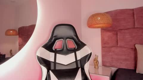 Snapshot of dani_velvet chatting on February 6, 2026, 2:16 am online show from February 6, 2026, 2:16 am