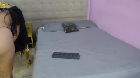 Snapshot of danibloom_ chatting on February 25, 2026, 12:15 pm Danibloom online show from February 25, 2026, 12:15 pm