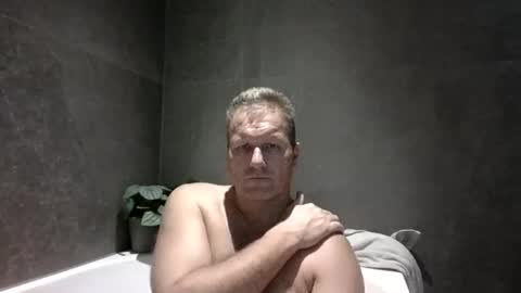 daniel0805 online show from December 6, 2024, 9:32 am