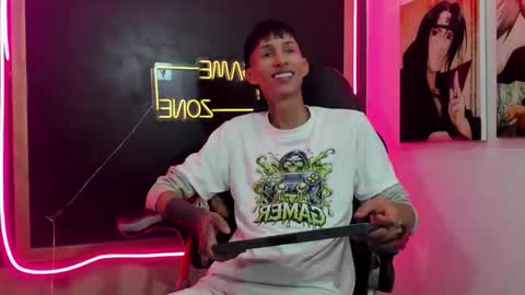 Snapshot of daniel_deluc77 chatting on December 18, 2025, 12:22 pm daniel_deluc77 online show from December 18, 2025, 12:22 pm