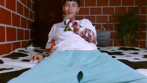 daniel_deluxx online show from June 16, 2026, 3:31 am