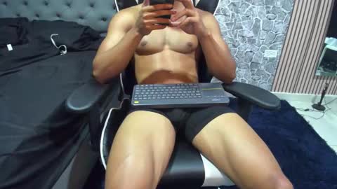 daniel_leconte online show from October 14, 2025, 7:42 am