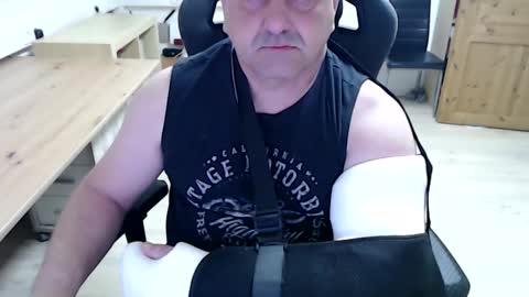 Snapshot of daniel_master chatting on April 2, 2026, 7:44 pm daniel_master online show from April 2, 2026, 7:44 pm